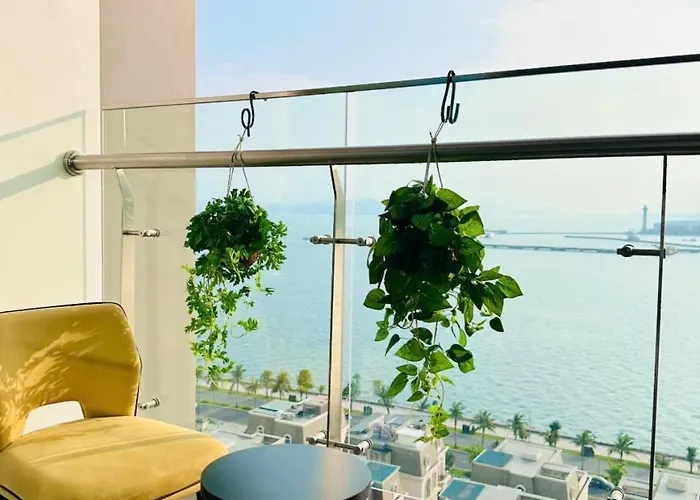 08a18 Sea View * Ha Long
